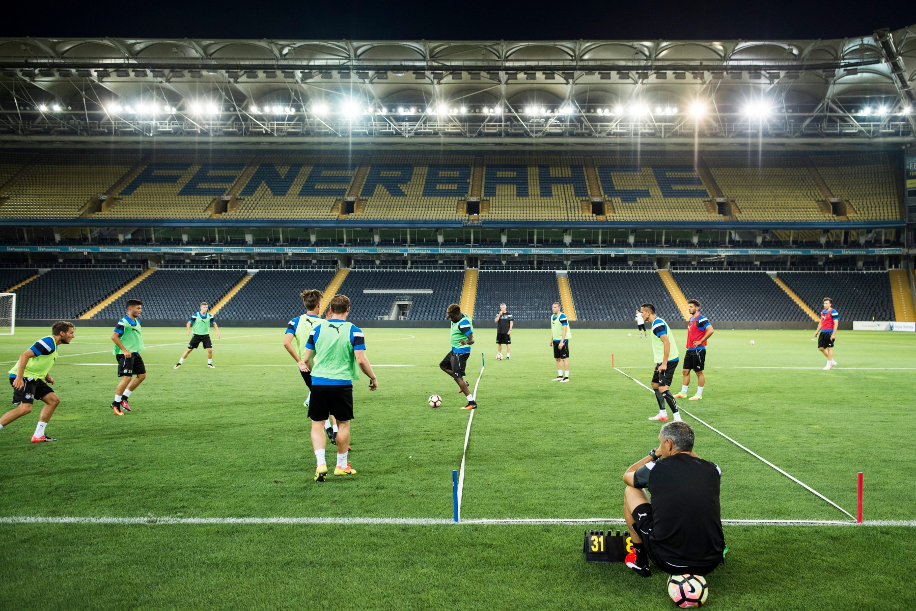 A general view of the stadium during a training session of Grasshopper Club Zuerich, one day prior to the UEFA Europa League playoff soccer match between Fenerbahce Istanbul (Turkey) and Grasshopper Club Zuerich (Switzerland) held at the Sukru Saracoglu Stadium in Istanbul, Turkey, on Wednesday, August 17, 2016. (KEYSTONE/Gian Ehrenzeller) FUSSBALL EUROPA LEAGUE 2016/17 FENERBAHCE GC