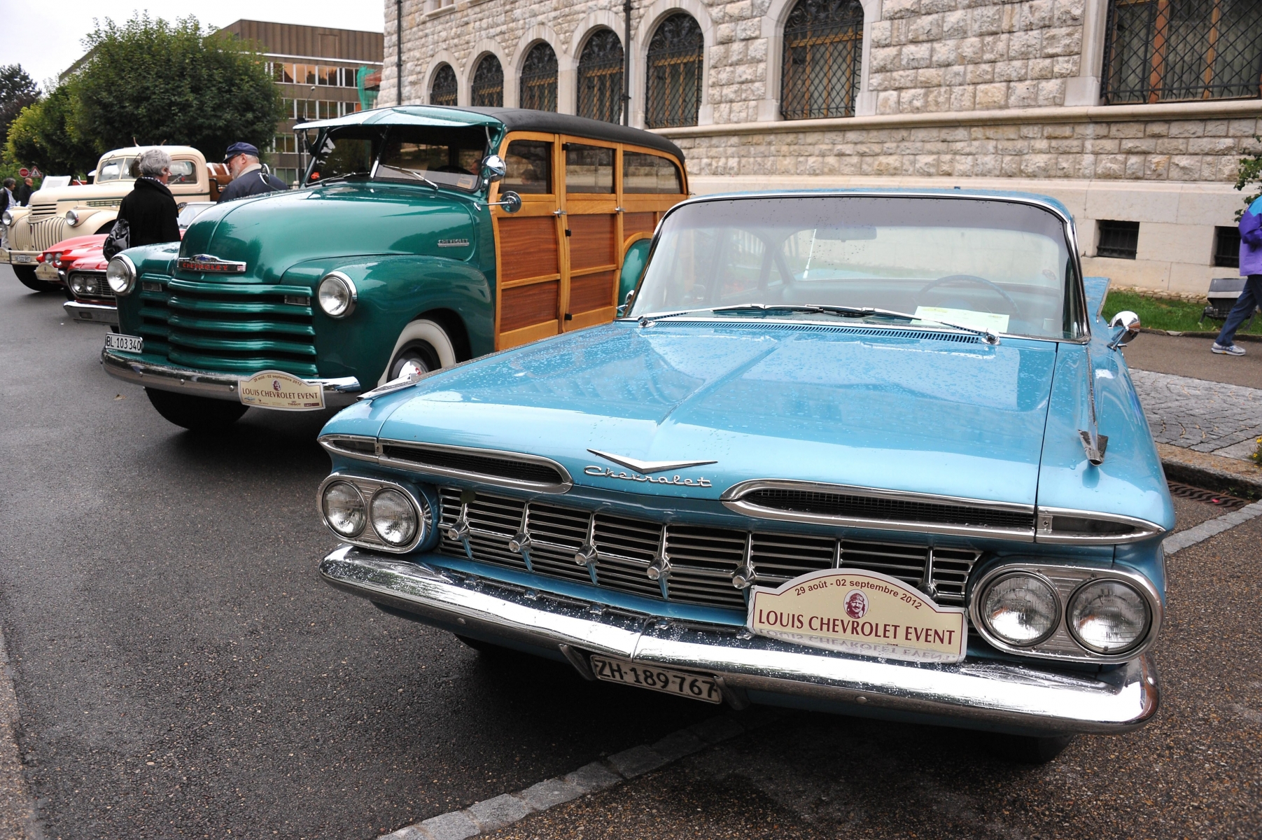 Chevrolet events: au premier plan une Chevrolet Impala de 1959 puis derriere un Woody de 1952 egalement Chevrolet



Le LOCLE 2 09 2012

Photo R Leuenberger LE LOCLE