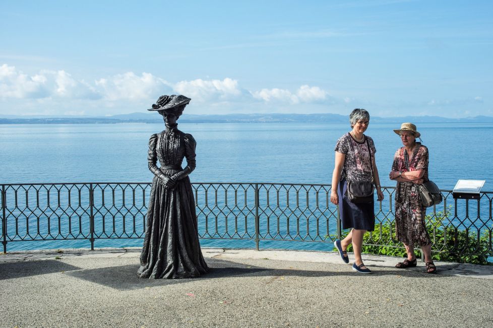 L'une des deux sculptures installées récemment au quai Ostervald, sur le parcours de la visite "Neuchâtel à la Belle Epoque".