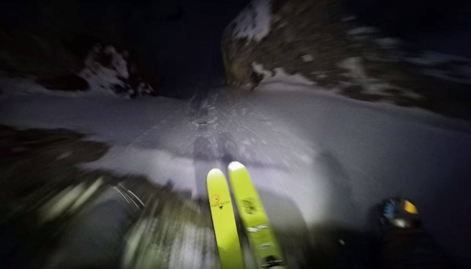 C'est notamment grâce à cette vidéo tournée de nuit sur la Piste Perdue de Val-d'Isère, que le Français s'est imposé.