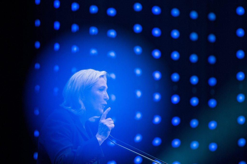 Marine Le Pen ira au bout de ses idées : entamer un référendum sur l'Union européenne.