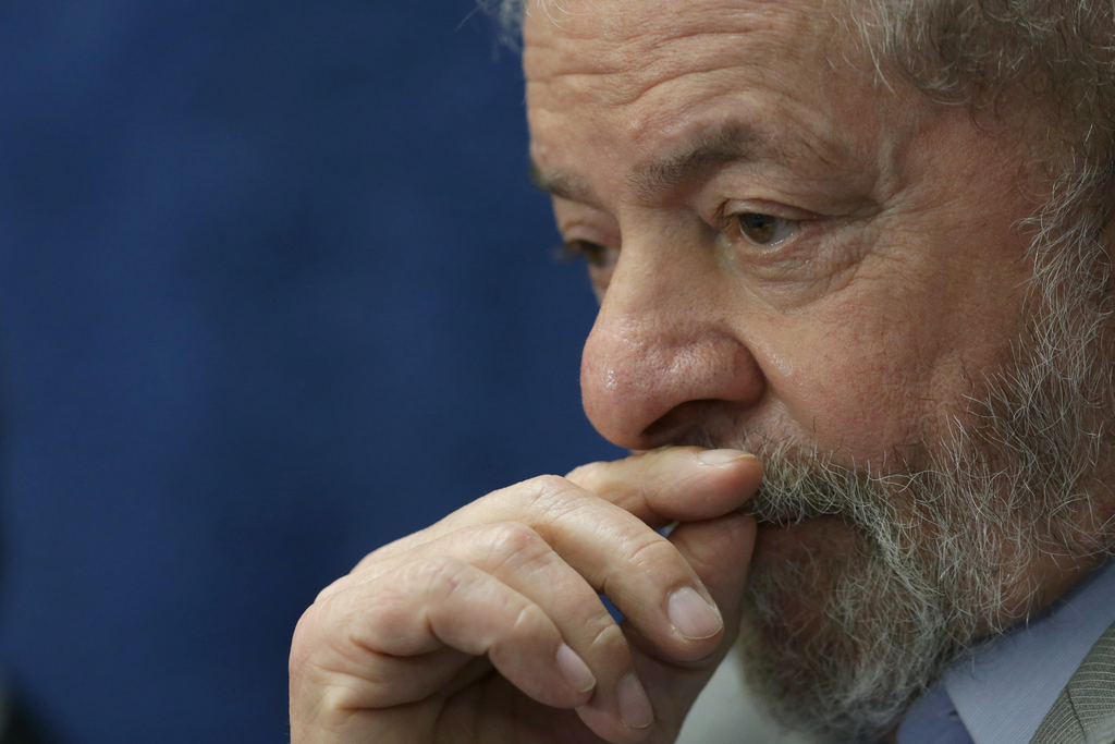 Luiz Inacio Lula da Silva était le "chef suprême" du réseau de corruption au sein du géant public pétrolier Petrobras, selon le procureur.
