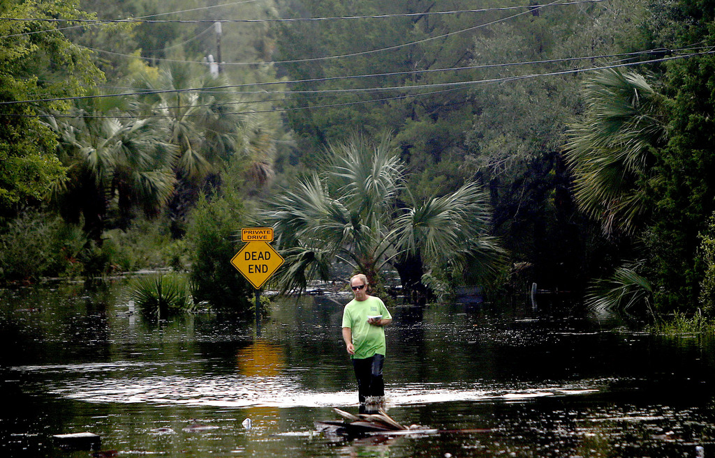 Après le passage de la tempête Hermine, les lieux et les routes deviennent souvent méconnaissables, comme ici à Steinhatchee, en Floride. 