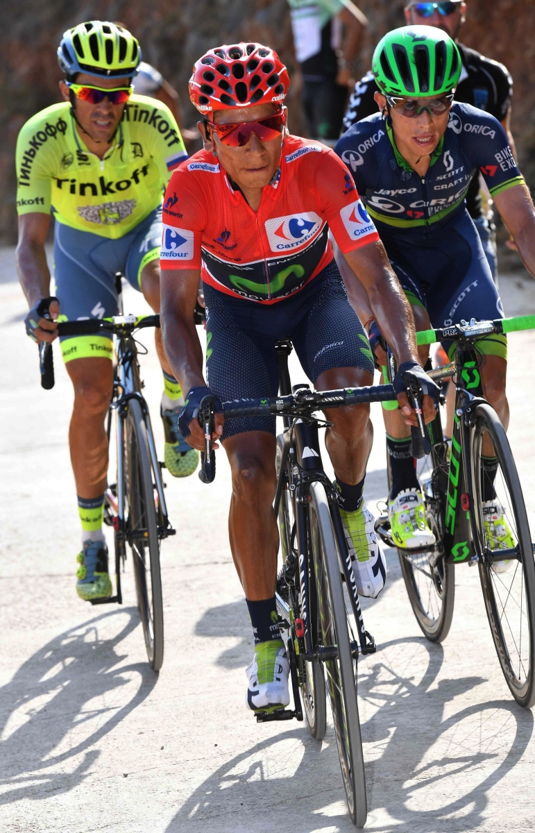 epa05529098 The overlall leader, Colombian Nairo Quintana (C) of Movistar, Spanish rider Alberto Contador (L) of Tinkoff and Colombian rider Esteban Chaves (R) of Orica-BikeExchange in action during the 17th stage of the Vuelta a Espana cycling race, over 177.5 km between Castellon and Llucena-Camins del Penyagolosa, Castellon, eastern Spain, 07 September 2016.  EPA/JAVIER LIZON SPAIN CYCLING VUELTA A ESPANA