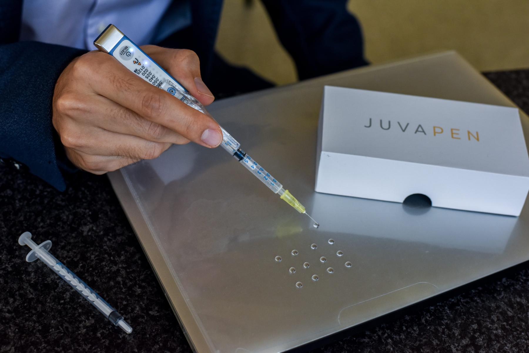 La société neuchâteloise Juvaplus commercialise un stylo injecteur de botox destiné aux professionnels de médecine esthétique. 
