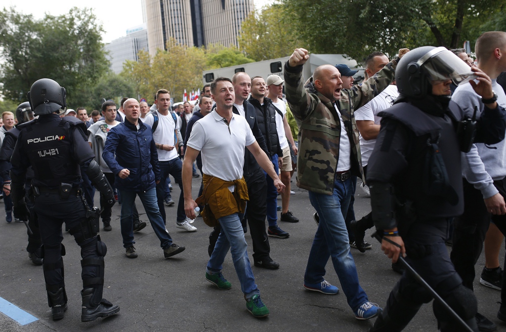 Les fans polonais ont été escortés par la police jusqu'au stade.