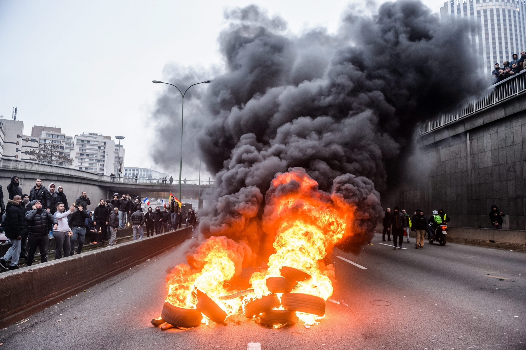 epa05126560 French and european taxi drivers clash with riot police as they attempt to disrupt rush hour traffic on the ring-road around Paris, during a demonstration against the app-based transportation network and taxi company Uber's service in Paris, France, 26 January 2016. The protest caused traffic disruption in Paris and its region. Despite a law making Uber service illegal, the US-based company continues to develop in French cities, provoking reactions of taxi drivers.  EPA/CHRISTOPHE PETIT TESSON FRANCE TAXI UBER PROTEST