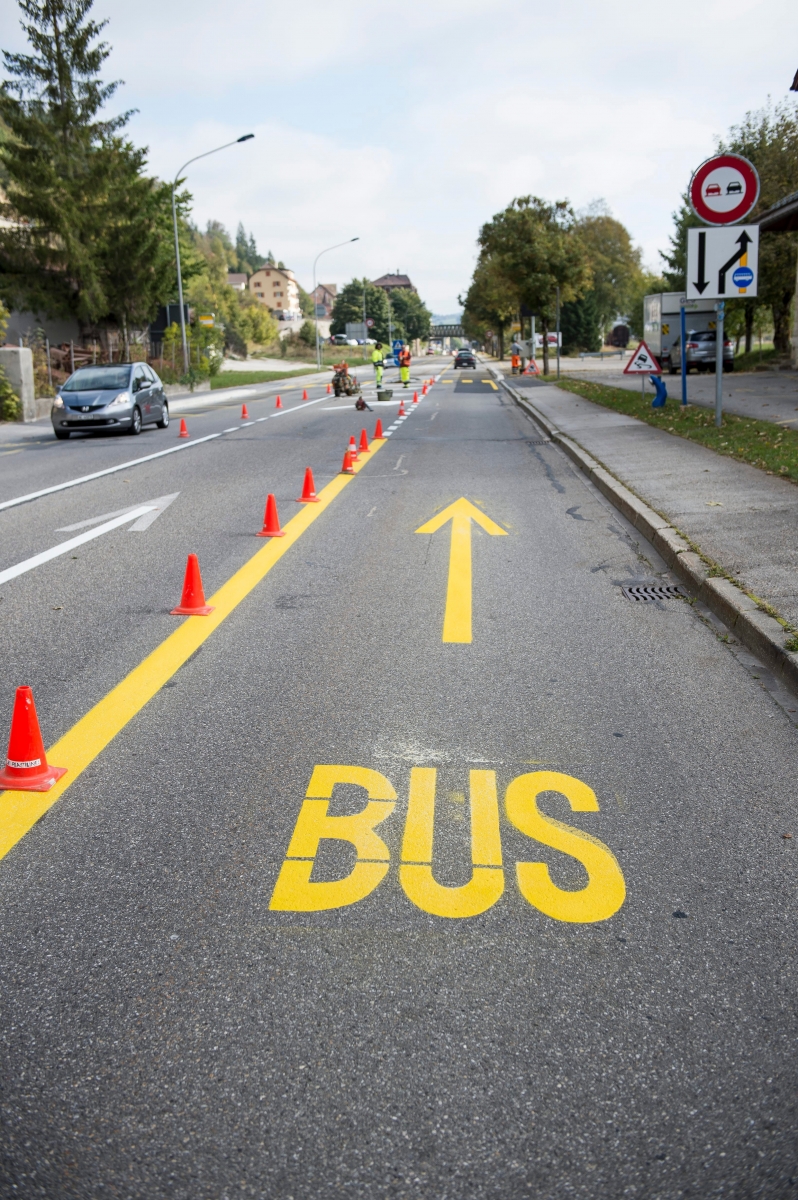 Une nouvelle voie de bus a ete mise en place au Locle en direction de la France. 



Le Locle, le 07.10.2016



Photo : Lucas Vuitel