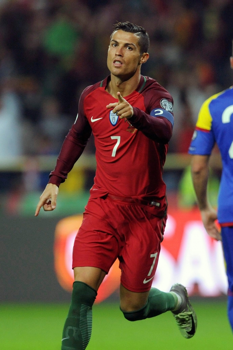Portugal's Cristiano Ronaldo celebrates after scoring his team fourth goal against Andorra during their World Cup Group B qualifying soccer match at the Municipal Stadium in Aveiro, Portugal on Friday Oct. 7, 2016. (AP Photo/Paulo Duarte) Soccer WCup 2018 Portugal Andorra