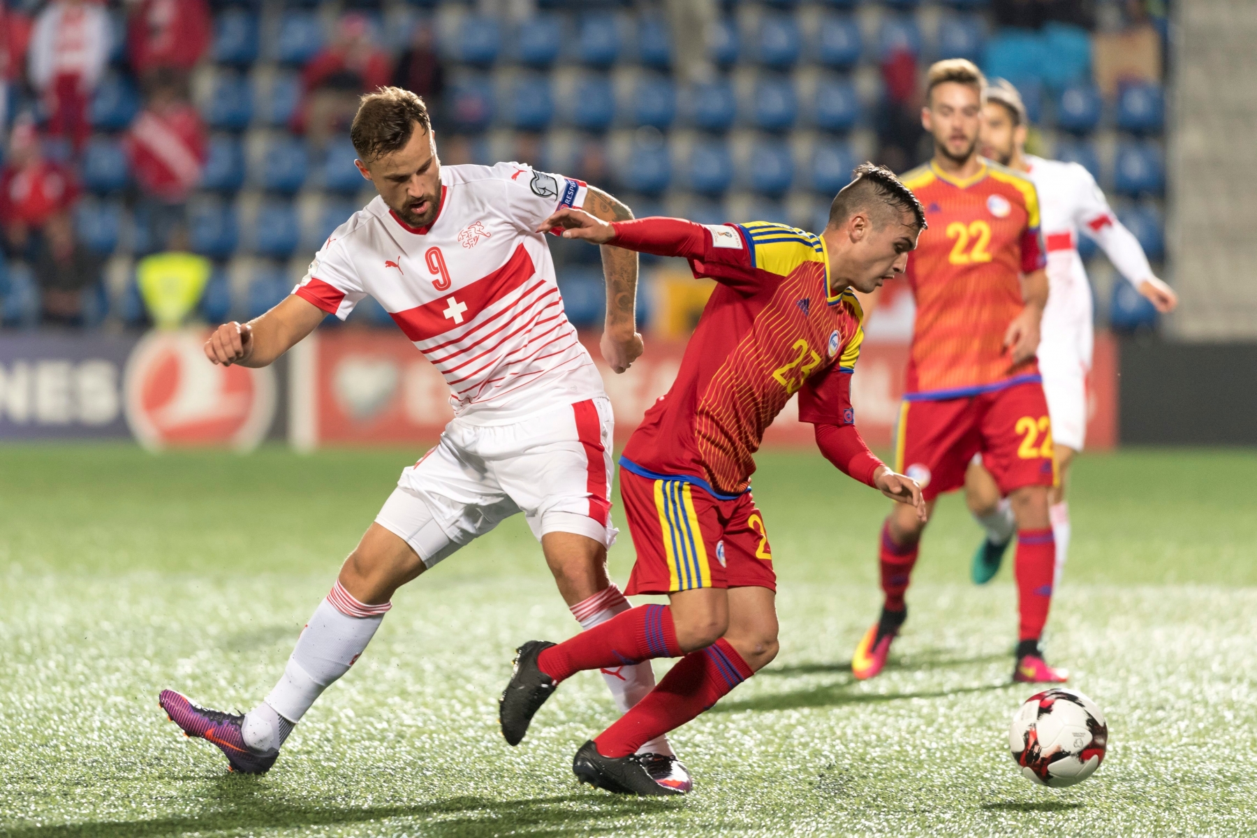 Andorra's Chus Rubio, right, fights for the ball against Switzerland's Haris Seferovic, left, during the 2018 Fifa World Cup Russia group B qualification soccer match between Andorra and Switzerland in the Estadi Nacional in Andorra La Vella, Andorra, on Monday, October 10, 2016. (KEYSTONE/Georgios Kefalas) ANDORRA FIFA WORLD CUP QUALIFICATION ANDORRA SWITZERLAND
