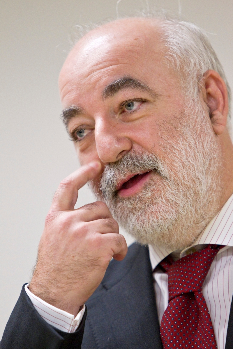 Der Russische Investor Viktor Vekselberg informiert die Medien anlaesslich der Unterzeichnung einer Absichtserklaerung zum Bau eines Technoparks in Russland, am Freitag, 17. September 2010 in Zuerich. (KEYSTONE/Alessandro Della Bella) SCHWEIZ VIKTOR VEKSELBERG