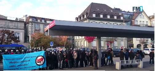 La police se félicite d'avoir réussi à éviter un affrontement gauche - droite. 