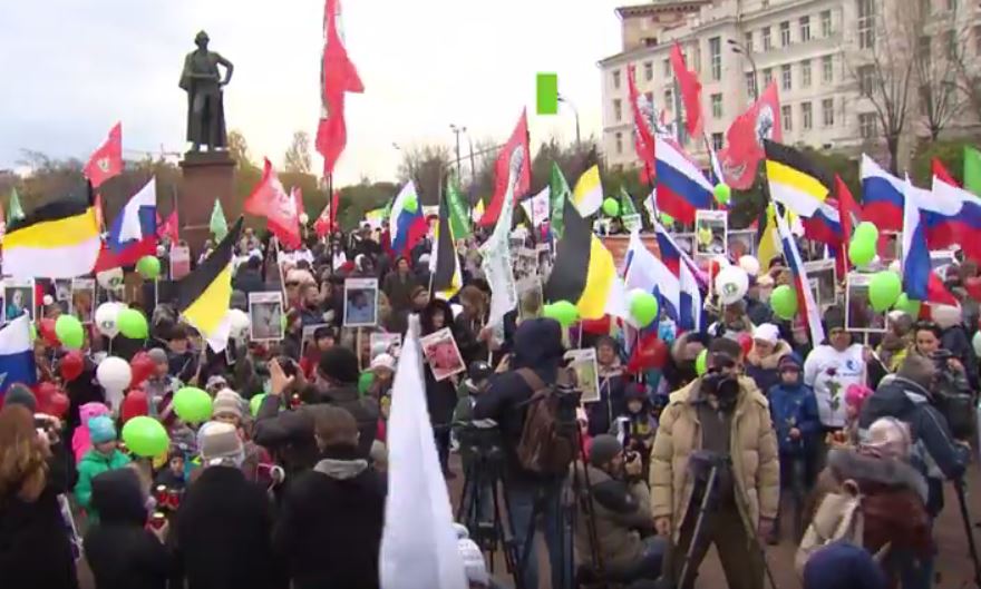 Plus de 1000 personnes se sont rassemblées dimanche à Moscou pour réclamer l'interdiction de l'avortement.