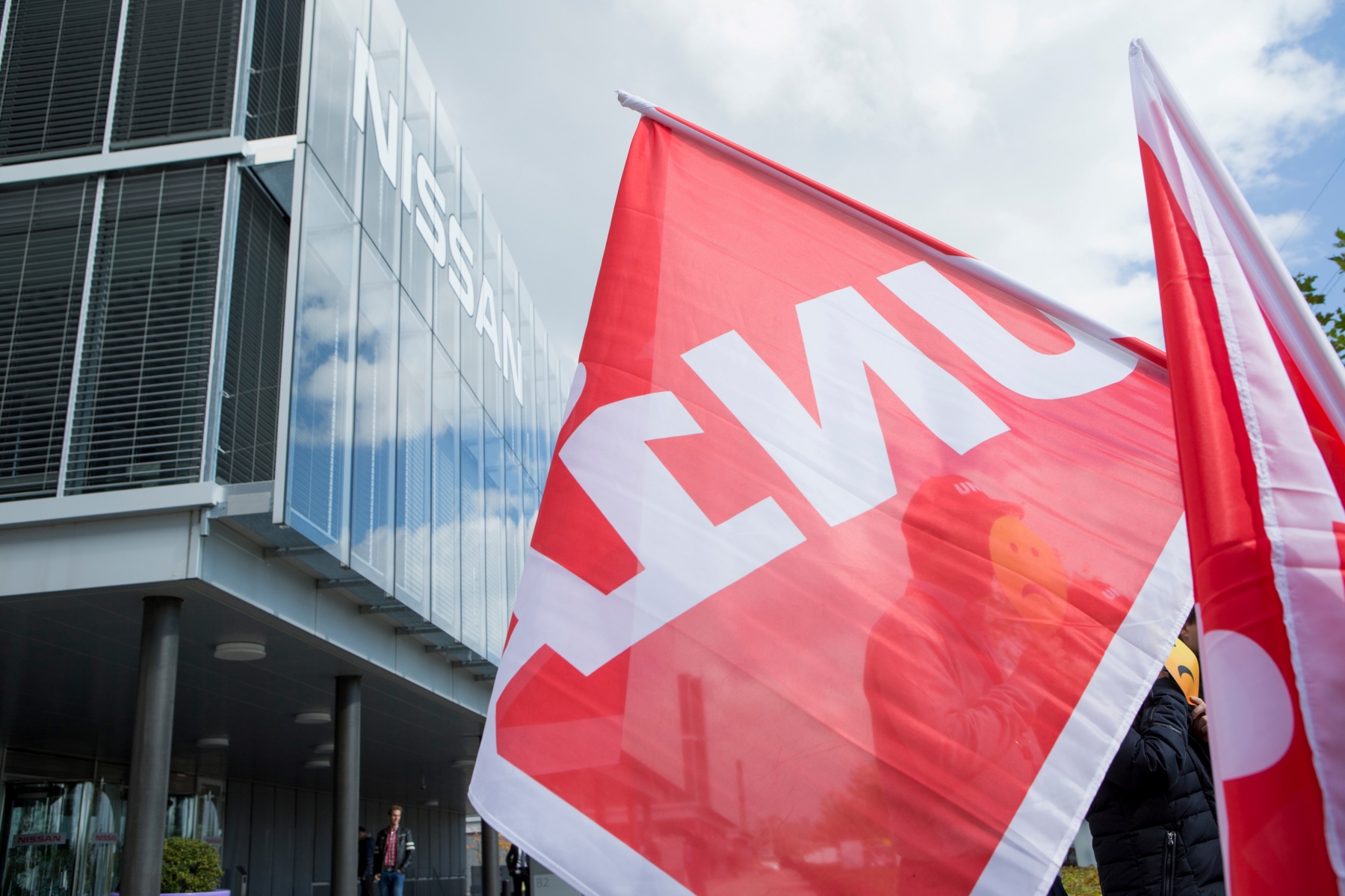 Manifestation du syndicat Unia et des employés mécontents de Nissan International ce midi à Rolle.