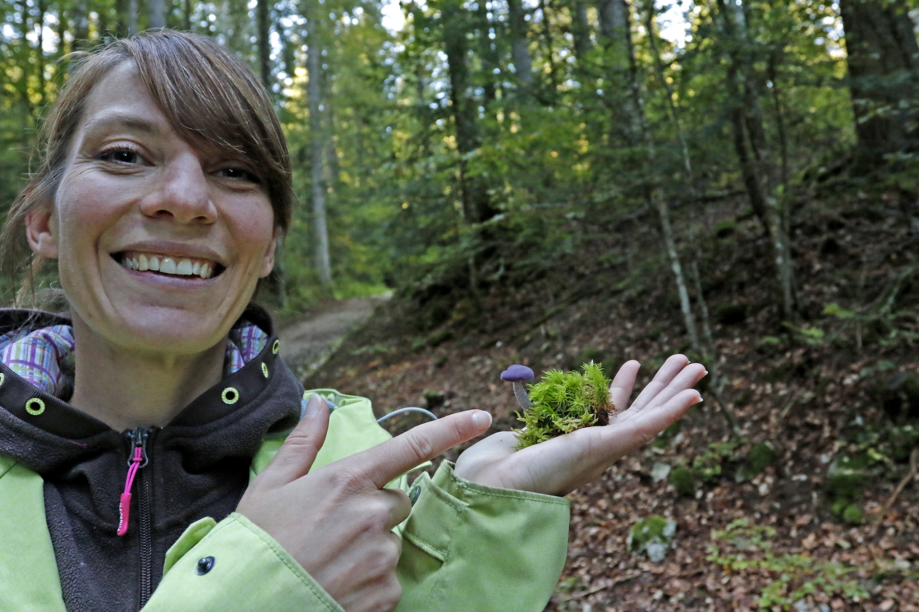 Anaële Simon, exploratrice du de la planète champignons.