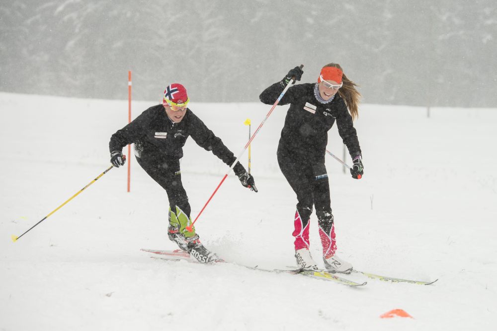 Les jeunes espoirs du ski nordique du Giron jurassien s'entraînant au Maillard au-dessus de La Chaux-de-Fonds.