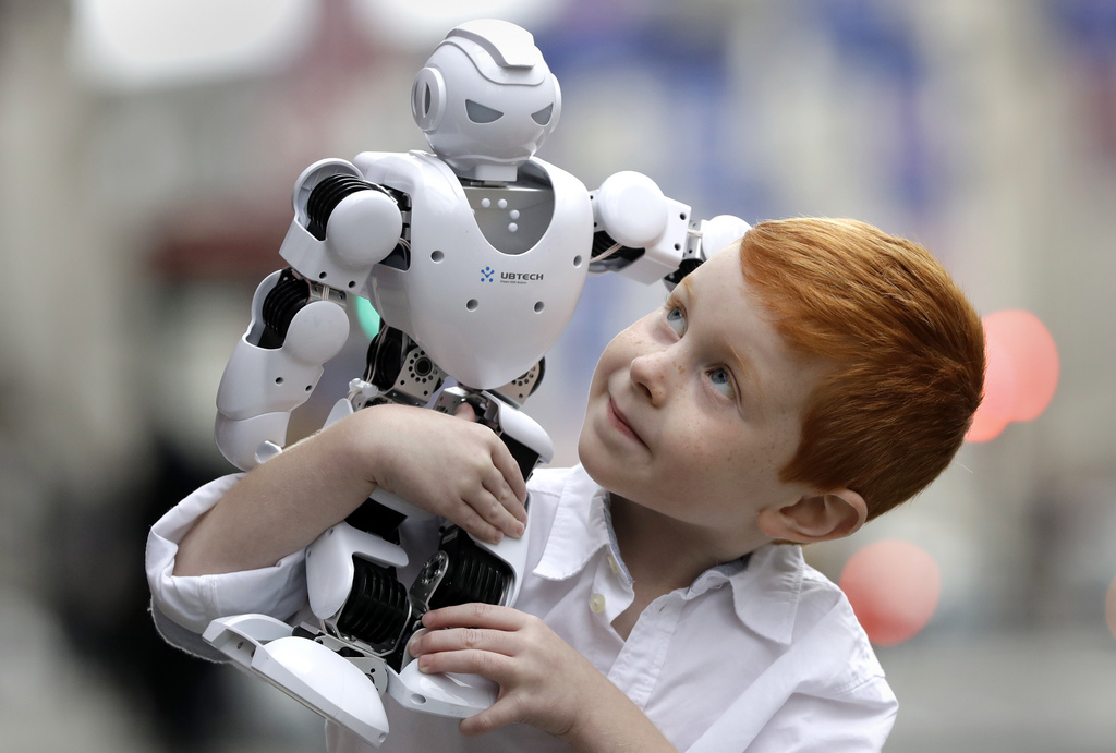 Des milliers de robots devraient se retrouver sous les sapins suisses cette année.