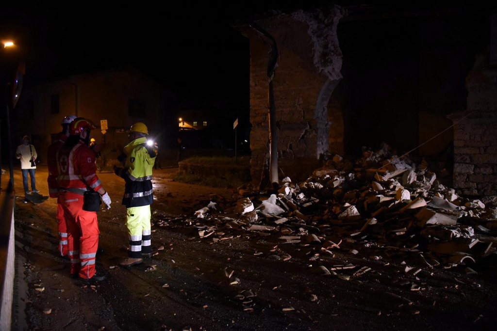 Les opérations de secours sont à l'oeuvre notamment dans le village de Villa Sant'Antonio, près de Visso, dans la région des Marches.