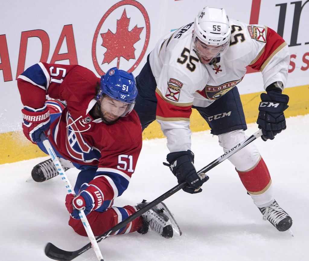 Les Canadiens de Montréal (rouge) ont encore trébuché.