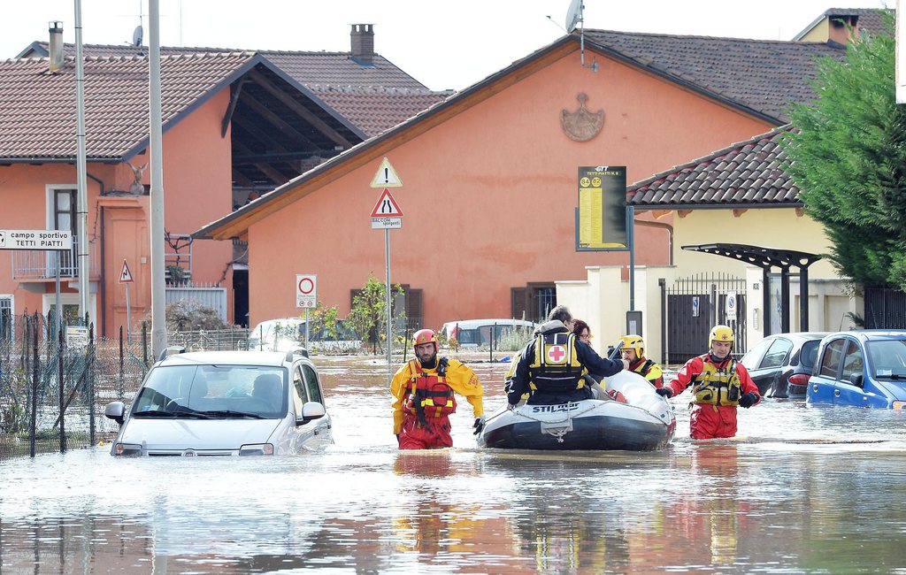 Même si les pluies ont cessé de tomber sur la majeure partie du territoire national, la protection civile a maintenu l'alerte rouge.