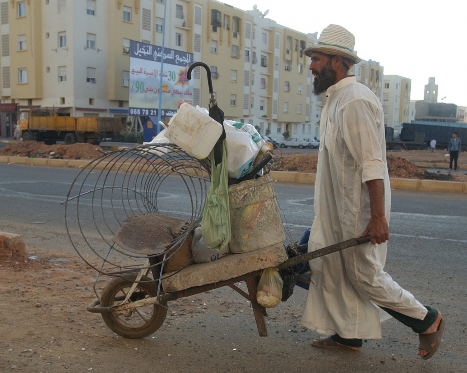 A man wheels his barrow in the Sidi Moumen district of Casablanca, Sunday May 18, 2003. Moroccan security forces believe many of the attackers that killed 28 people in the May 16 bomb blasts in Casablanca may have come from the poor Sidi Moumen district.(AP Photo/Jalil Bounhar) MAROKKO CASABLANCA ANSCHLAG