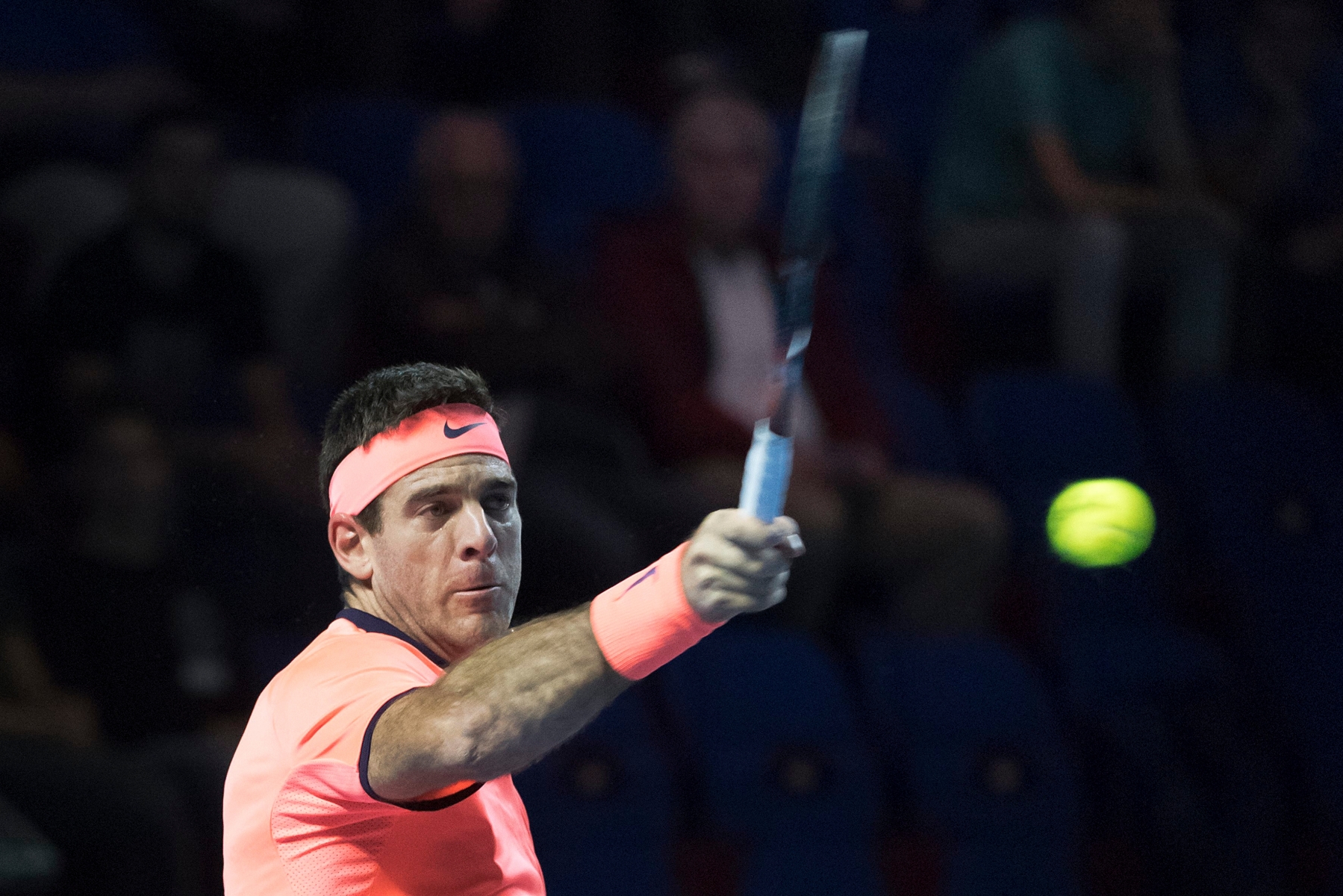 Argentina's Juan Martin Del Potro returns a ball to Holland's Robin Haase during their first round match at the Swiss Indoors tennis tournament at the St. Jakobshalle in Basel, Switzerland, on Wednesday, October 26, 2016. (KEYSTONE/Georgios Kefalas) SWITZERLAND TENNIS SWISS INDOORS