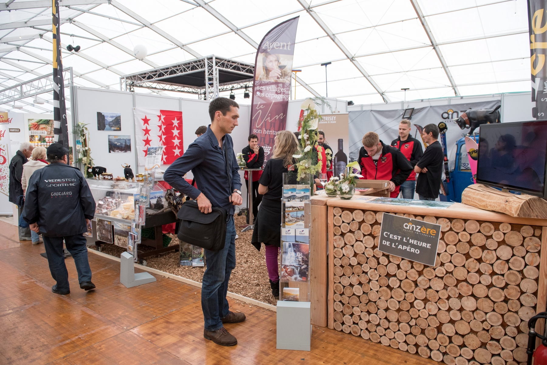 Stande de Anzere au NewPort Expo. 

Neuchatel, le 26.10.2016

Photo : Lucas Vuitel