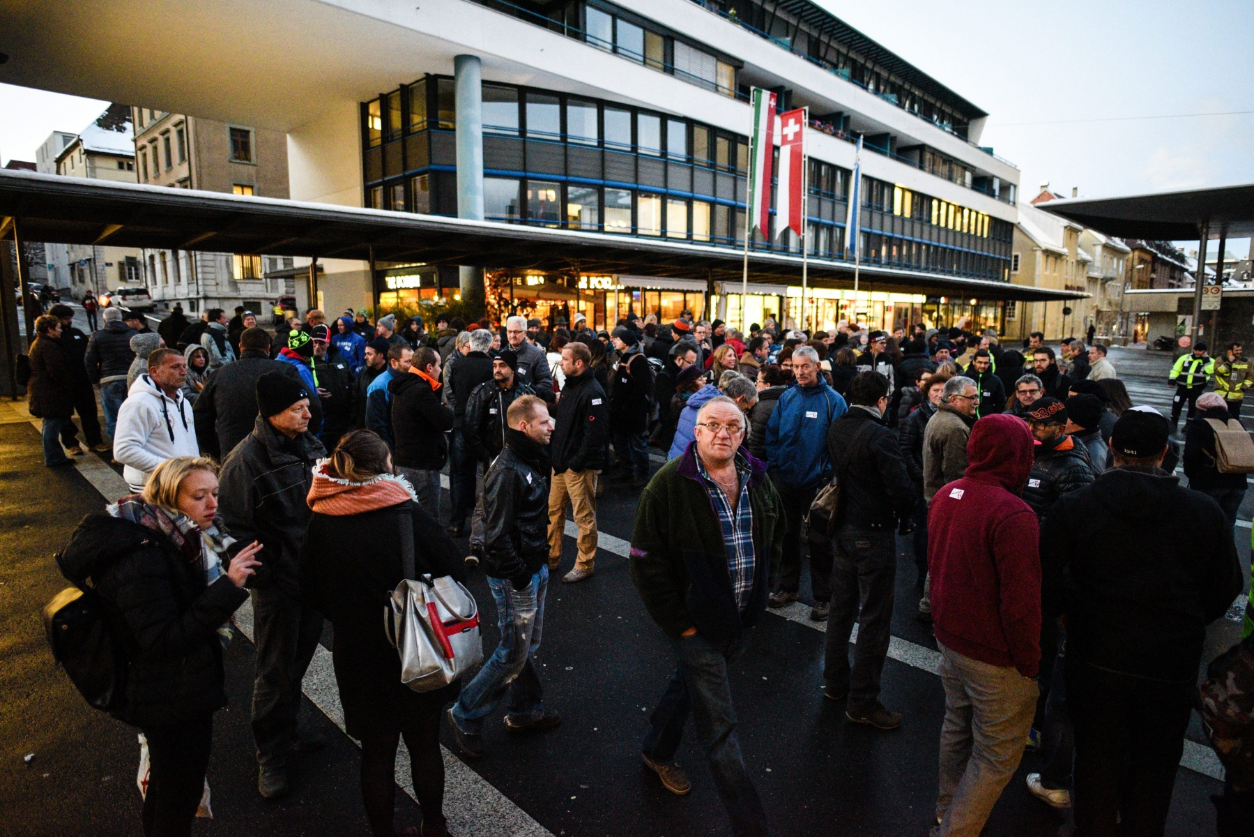 Soutien a la rencontre entre le syndicat et le conseil communal.



LA CHAUX-DE-FONDS           7/11/2016
PHOTO: Christian Galley