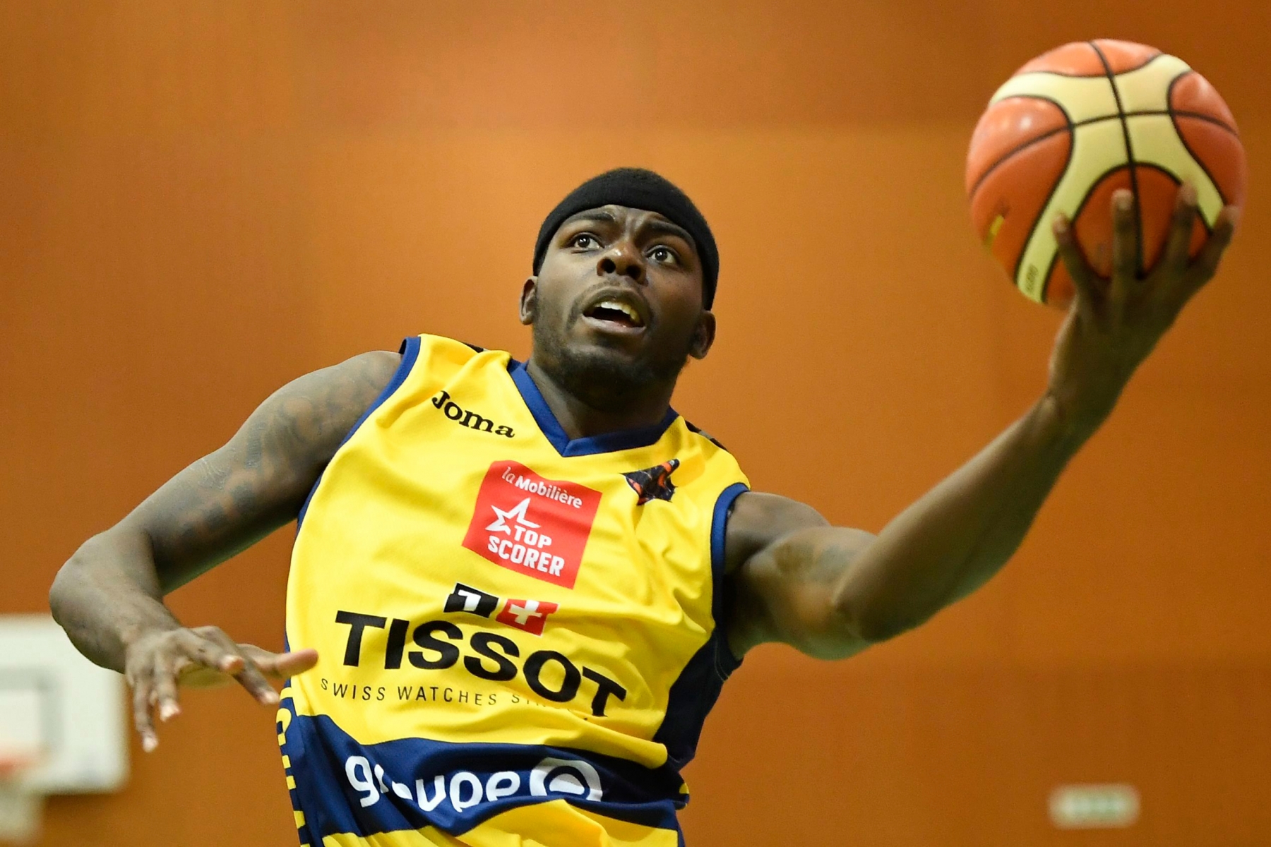 Le joueur neuchatelois Durand Johnson, lors de la rencontre du championnat suisse LNA de basketball, Swiss Basketball League, entre Union Neuchatel Basket et les Lugano Tigers ce samedi 22 octobre 2016 a la salle de la Riveraine a Neuchatel. (KEYSTONE/Jean-Christophe Bott) SCHWEIZ BASKETBALL NEUCHATEL LUGANO