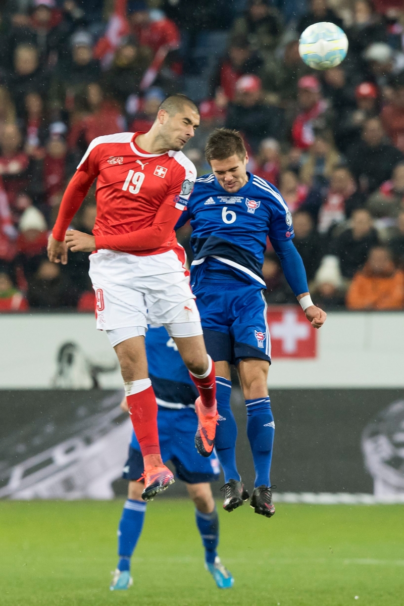 Swiss forward Eren Derdiyok, left, fights for the ball with Faroese midfielder Hallur Hansson, right, during the 2018 Fifa World Cup group B qualification soccer match between Switzerland and Faroe Islands at the Swissporarena in Lucerne, Switzerland, Sunday, November 13, 2016. (KEYSTONE/Anthony Anex) FUSSBALL WM 2018 QUALIFIKATION CHE FRO
