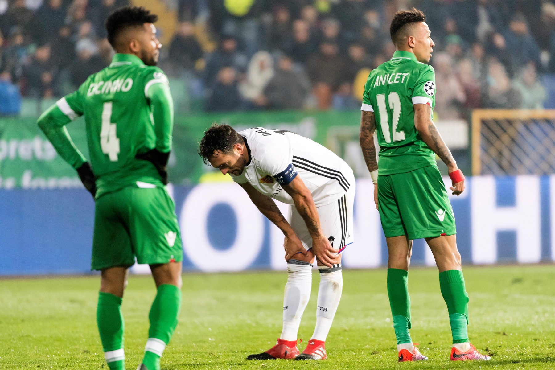 Basel's Matias Delgado, center, reacts during an UEFA Champions League Group stage Group A matchday 5 soccer match between Bulgaria's PFC Ludogorets Razgrad and Switzerland's FC Basel 1893 in the Natsionalen Stadion Vasil Levski in Sofia, Bulgaria, on Wednesday, November 23, 2016. (KEYSTONE/Georgios Kefalas) BULGARIA SOCCER CHAMPIONS LEAGUE LUDOGORETS BASEL
