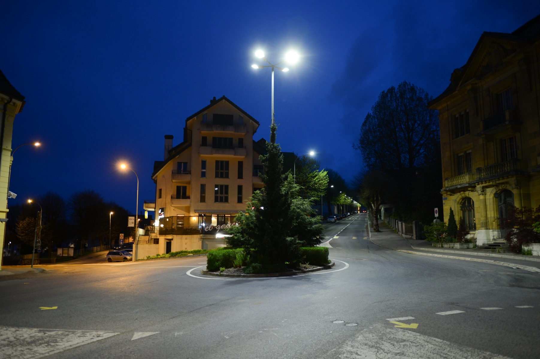 Eclairage: vitrines commerciales et enseignes lumineuses du Val-de-Ruz devront etre eteintes des 23h

CERNIER 09.05.2013
PHOTO: CHRISTIAN GALLEY CERNIER