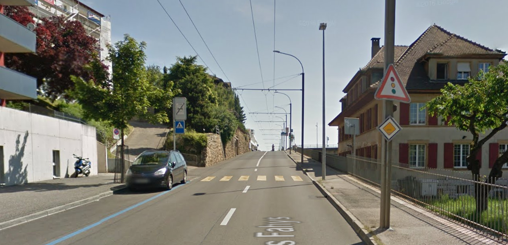 L'accident s'est produit sur le passage piéton à la hauteur de la rue des Fahys 231 à Neuchâtel.