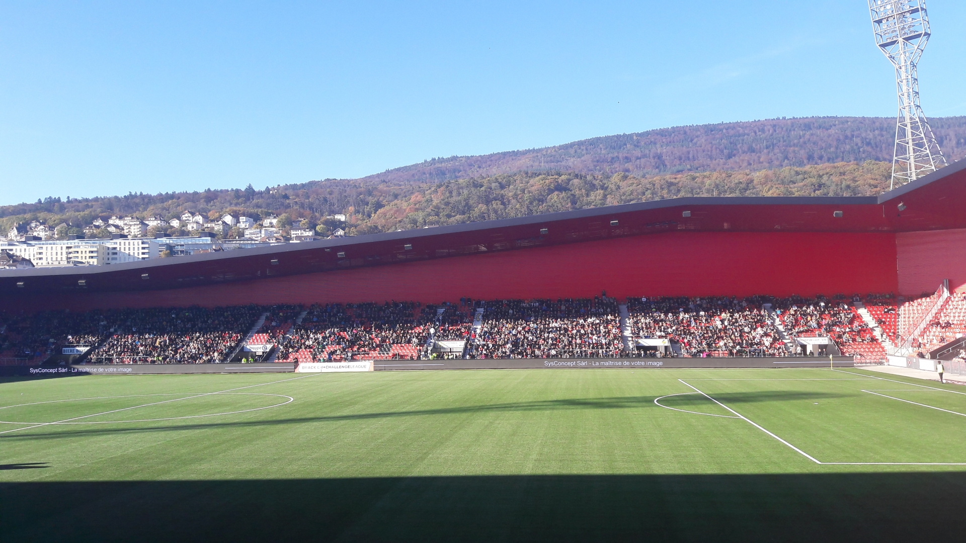 Les gradins étaient bien garnis pour la réception du FC Zurich. Malheureusement, la victoire n'était pas au rendez-vous pour les Xamaxiens.