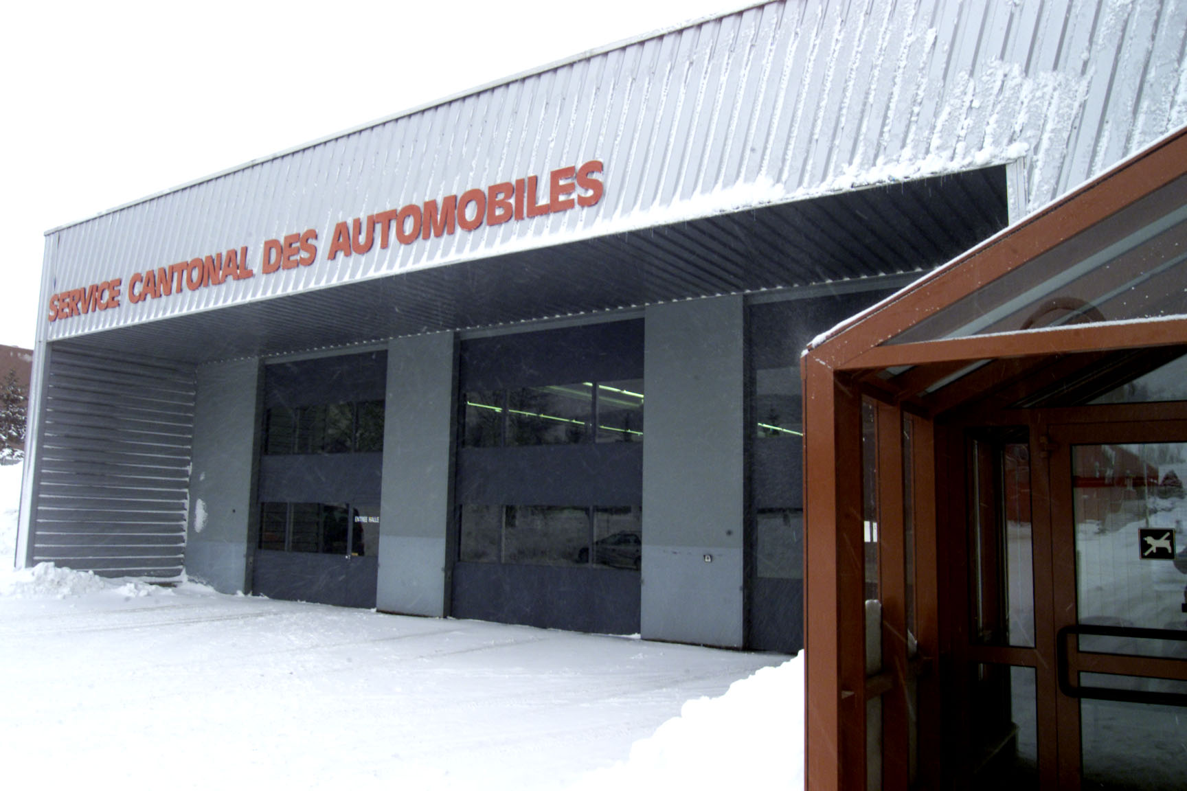 Le bâtiment de l'antenne chaux-de-fonnière du Service cantonal des automobiles sera racheté par le garage Pierre Steulet. 