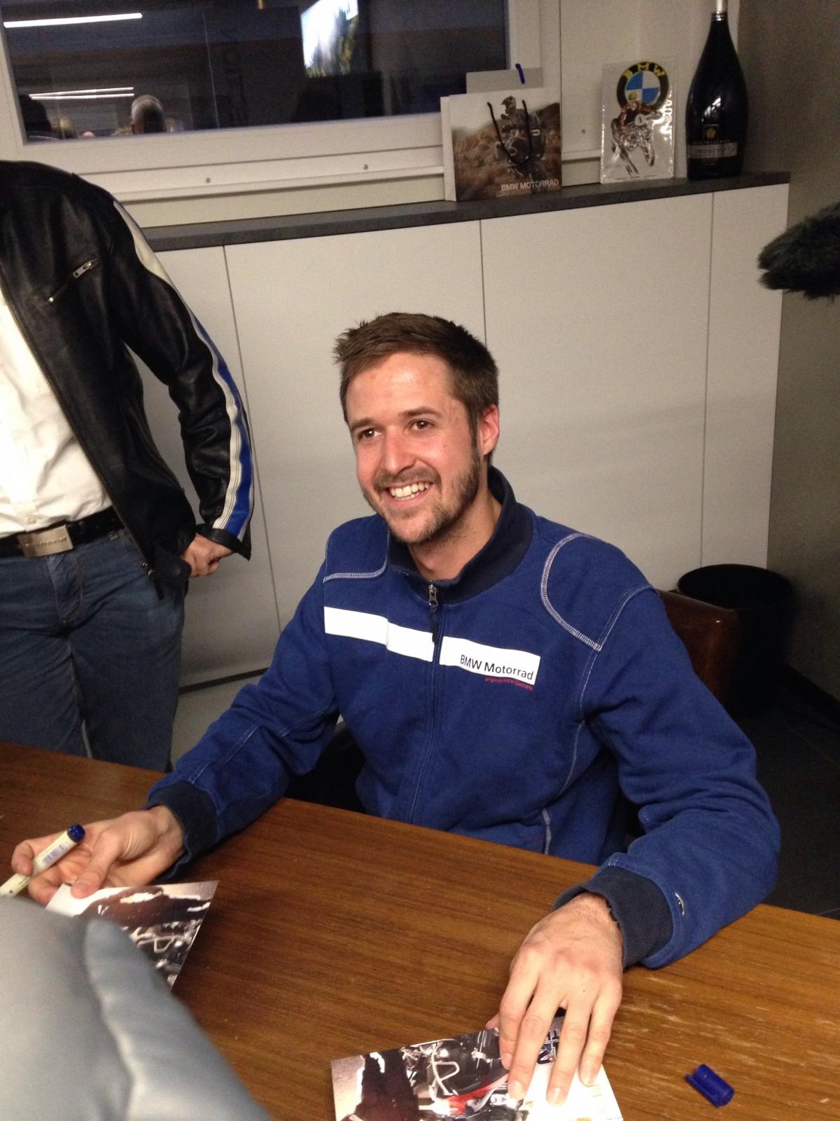 Thomas Lüthi a signé des autographes pour le plus grand bonheur de ses fans.