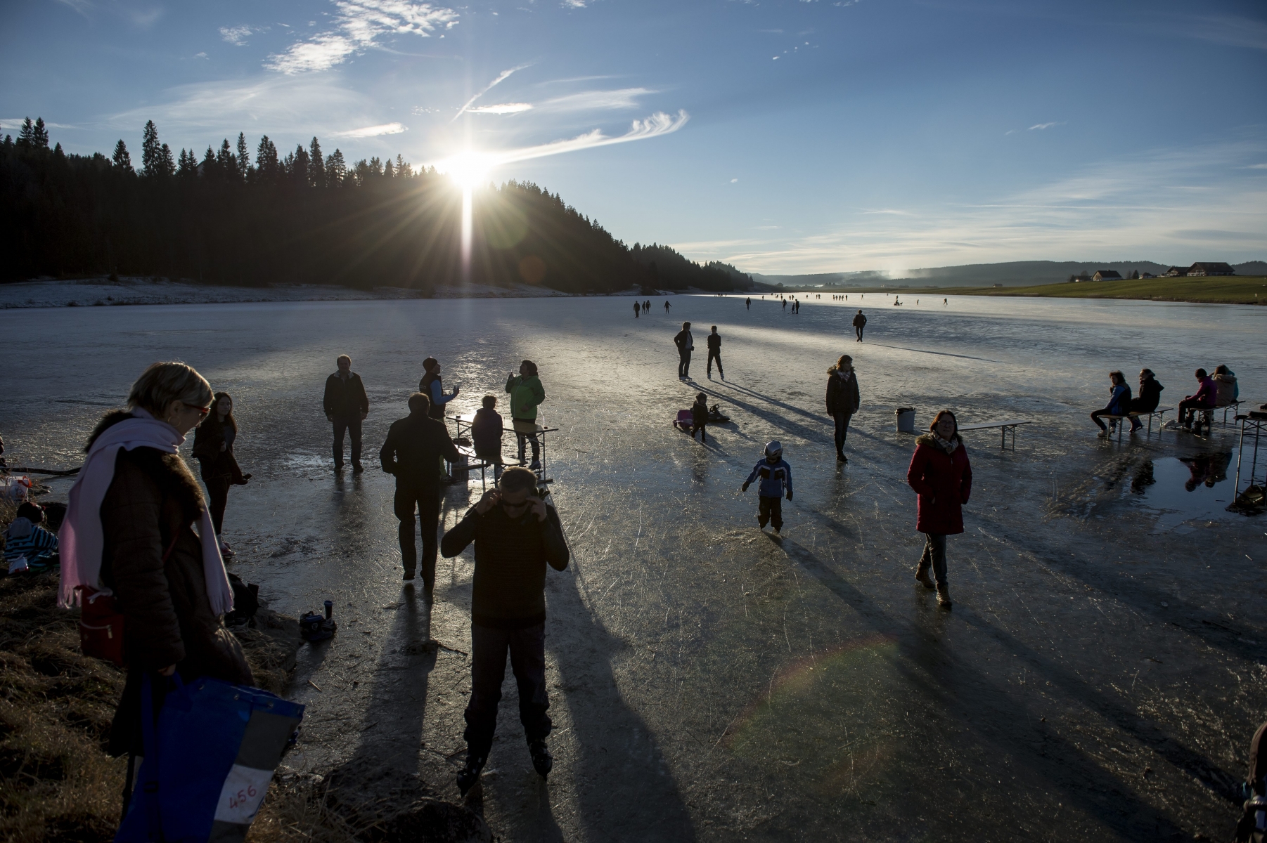 Des centaines de patineurs ont envahi la glace du lac des Taillères cette semaine. 