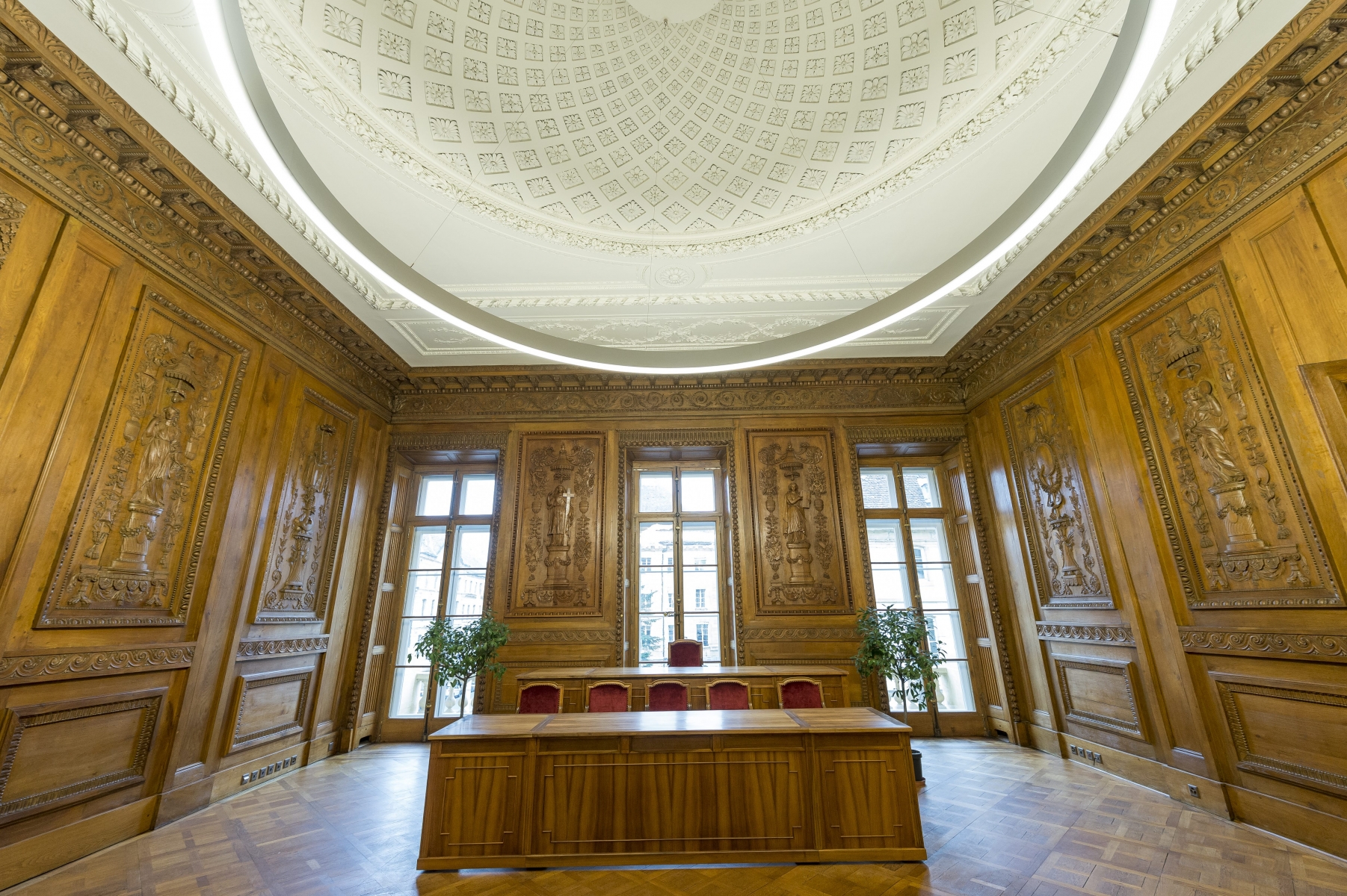 La salle du Conseil général restaurée, à l'hôtel de ville de Neuchâtel.
