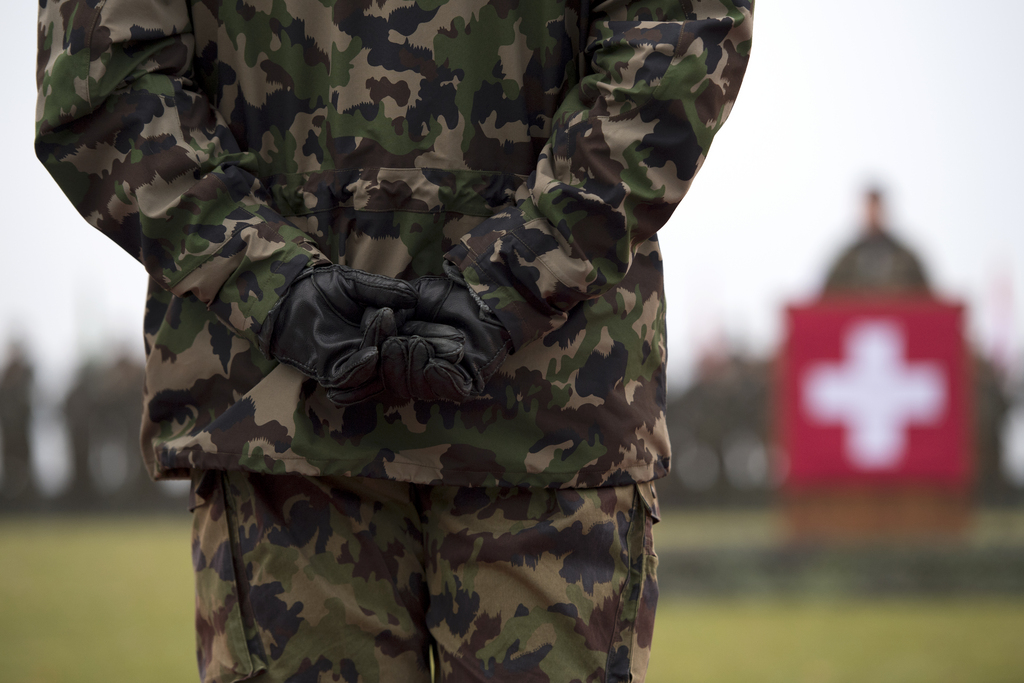 Le médecin en chef de l'armée est suspendu provisoirement de ses fonctions.