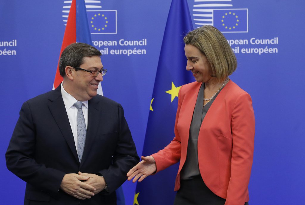 L'accord a été paraphé par le ministre cubain des Affaires étrangères Bruno Rodriguez Parrilla et Federica Mogherini, cheffe de la diplomatie de l'UE.