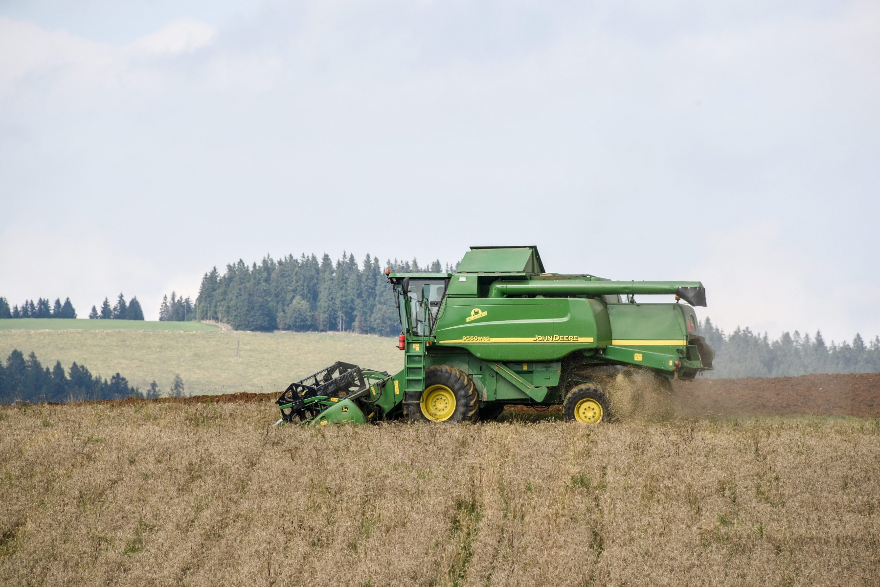 Agriculture. Moisson de cereales panifiables chez la famille de Jean-Yves Robert aux Bressels.

La Sagne 23/09/2016
Photo: Christian Galley AGRICULTURE