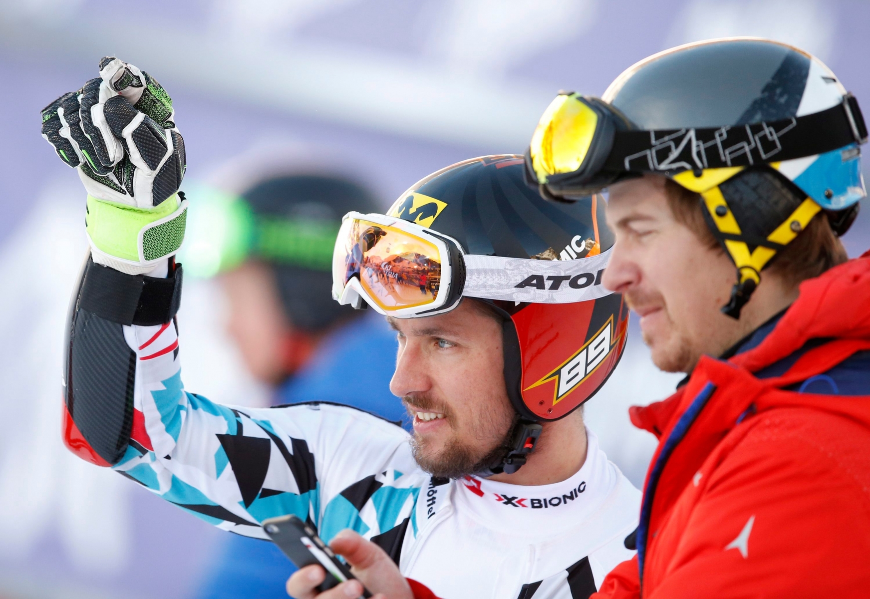 epa05667042 Marcel Hirscher (L) of Austria during the men's Giant Slalom training at the FIS Alpine Skiing World Cup in Val D'Isere, France, 09 December 2016.  EPA/GUILLAUME HORCAJUELO FRANCE ALPINE SKIING WORLD CUP