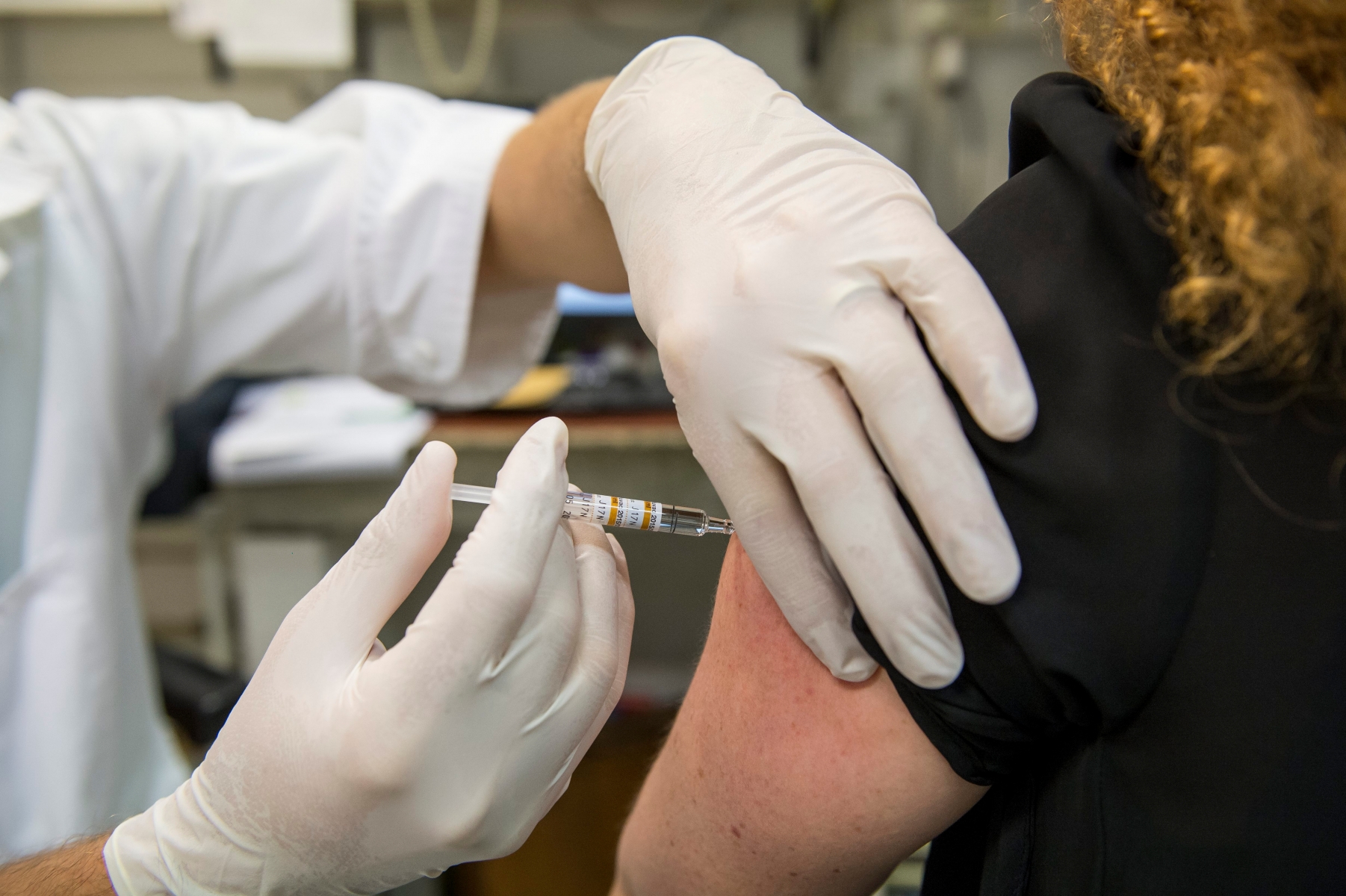 Vaccination contre la grippe avec le pharmacien Julien Wildhaber

Marin, le 06.11.2015
Photo : Lucas Vuitel PHARMACIE