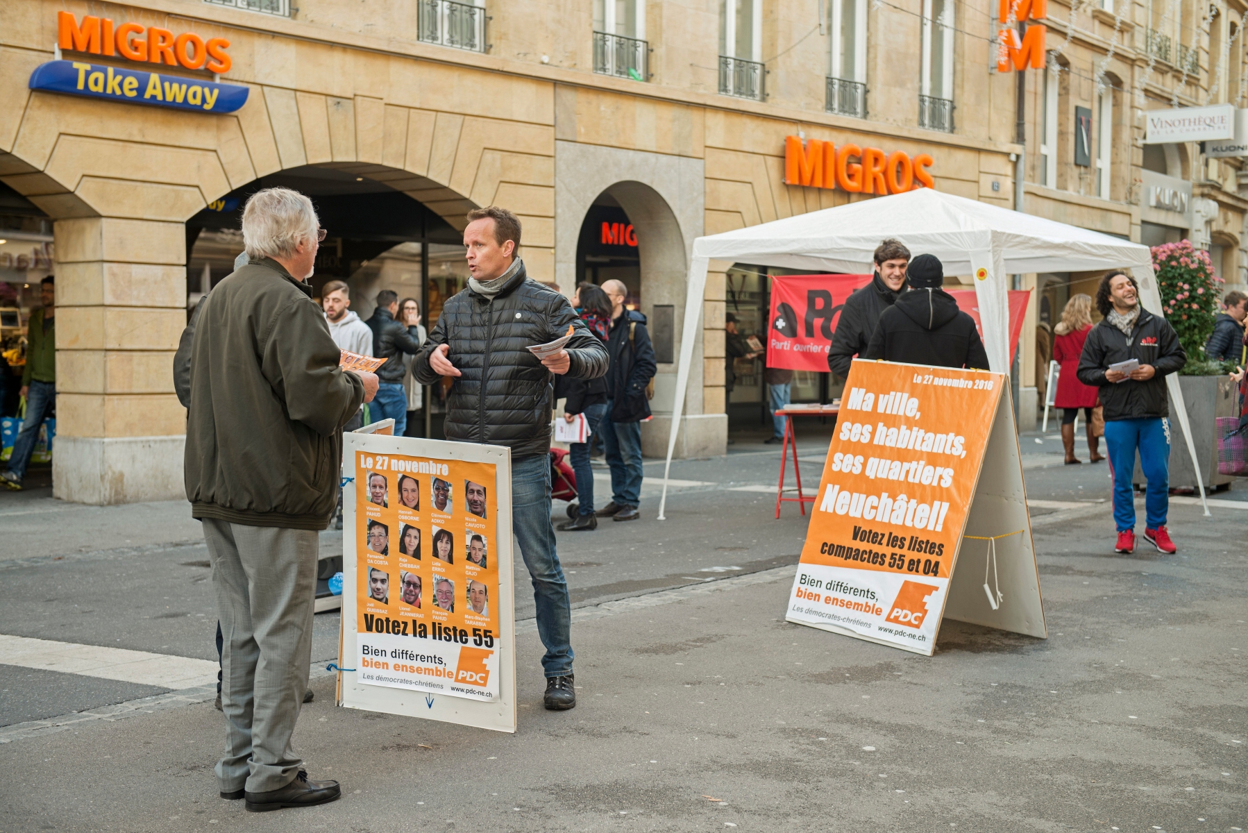 Ambiance de la campagne electorale pour les communales a Neuchatel

Neuchatel, le 12 novembre 2016
Photo: David Marchon

 ELECTIONS COMMUNALES