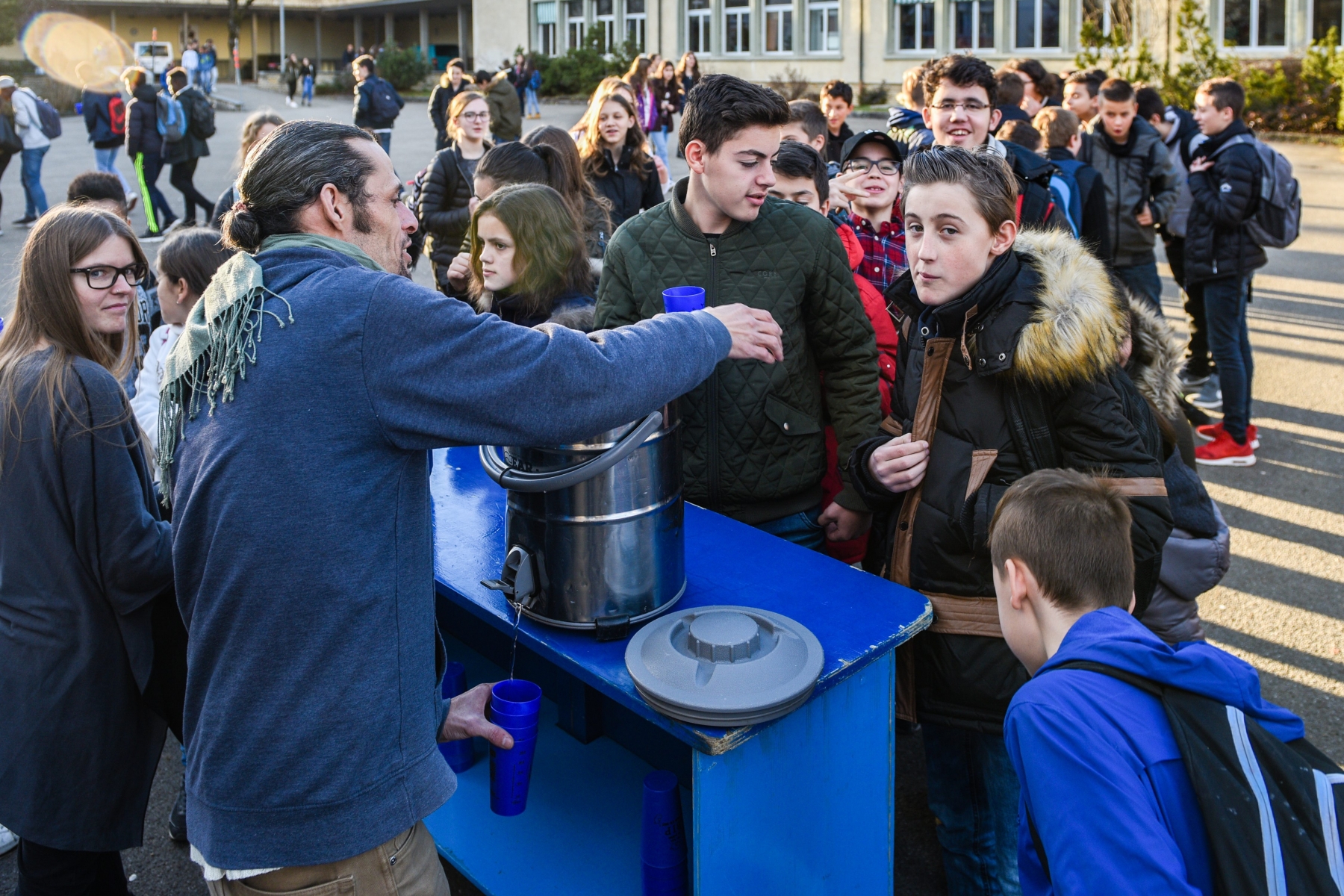 Educateurs de rue au collège des Forges.

LA CHAUX-DE-FONDS      8/12/2016
Photo: Christian Galley