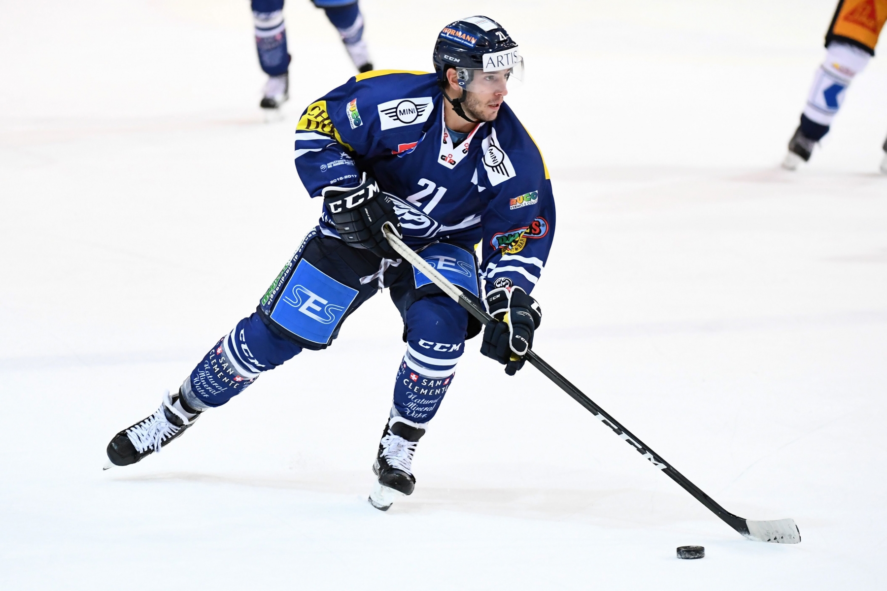 Ambri's player Jason Fuchs during the preliminary round game of National League A (NLA) Swiss Championship 2016/17 between HC Ambri Piotta and EV Zug, at the ice stadium Valascia in Ambri, Switzerland, Tuesday, September 20, 2016. (KEYSTONE/Ti-Press/Gabriele Putzu) SCHWEIZ EISHOCKEY AMBRI ZUG