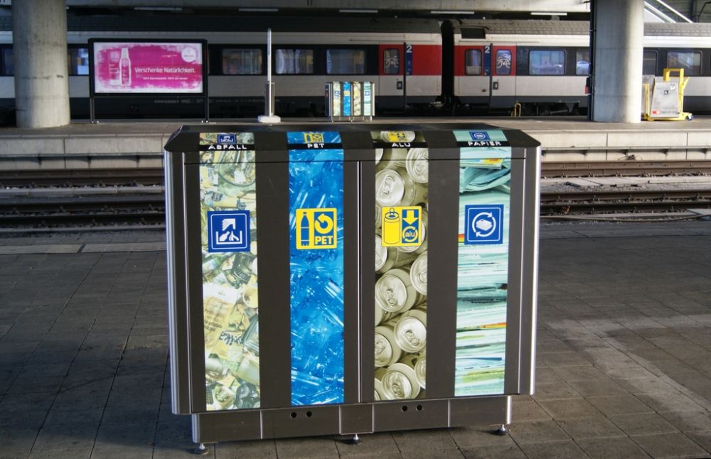 29 stations de recyclages et 23 cendriers seront désormais à disposition des passagers en gare de Neuchâtel.