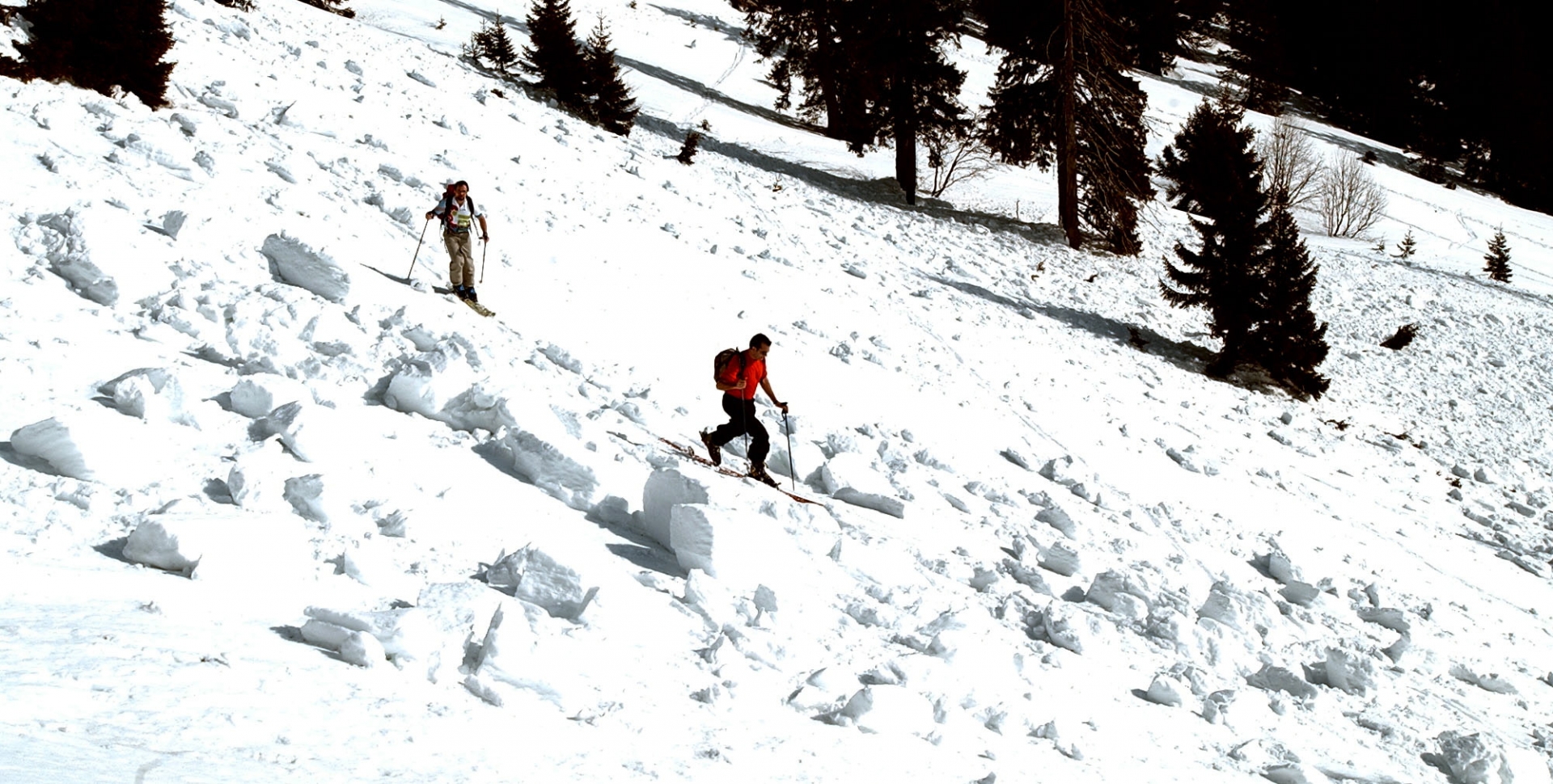 En février 2004, deux randonneurs à ski provoquaient le décrochement d’une plaque de neige lors de leur montée en direction de Chasseral.