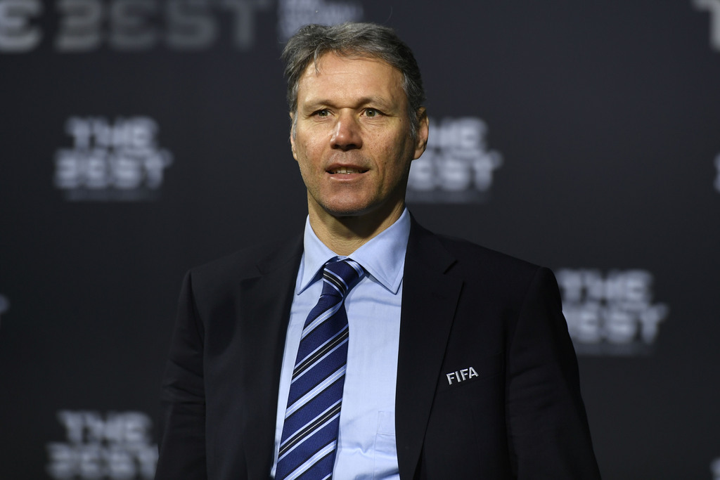 L'ancien attaquant néerlandais de l'AC Milan, Marco van Basten, veut favoriser le jeu offensif et le spectacle.