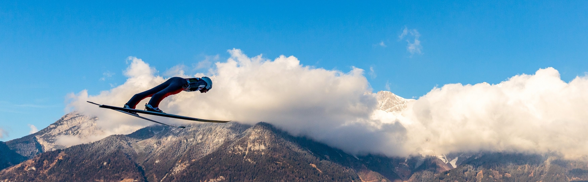 epa05696452 Simon Ammann of Switzerland during his practice jump for the Four Hills Tournament of FIS Ski Jumping World Cup on the Bergisel Hill in Innsbruck, Austria, 03 January 2017.  EPA/EXPA/JFK AUSTRIA SKI JUMPING FOUR HILLS TOURNAMENT